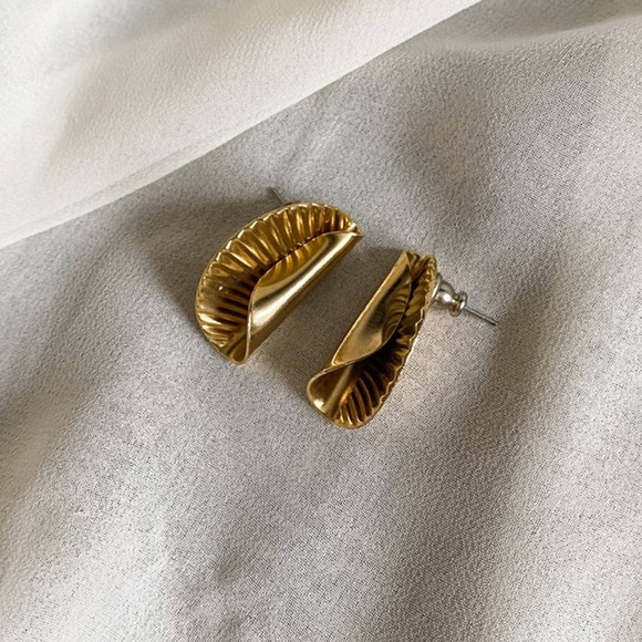 Vintage Jewelry - Vintage Gold Ribbed Folded Texture Earrings